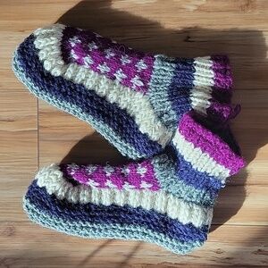 NWOT Hand Knit Woolen Socks/Slippers